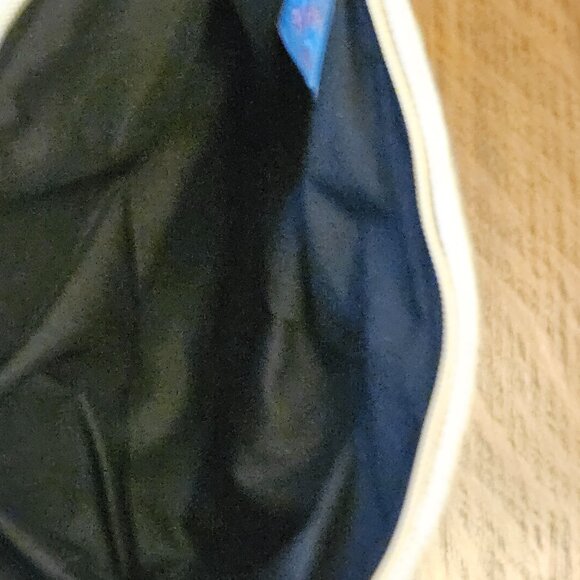 Peruvian 100% Wool Hand Made Embroidered Toiletry Makeup Bag. Llapan Maki - Picture 4 of 6